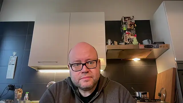 Snapshot of theitalianbear chatting on January 18, 1:40 pm theitalianbear online show from January 18, 1:40 pm
