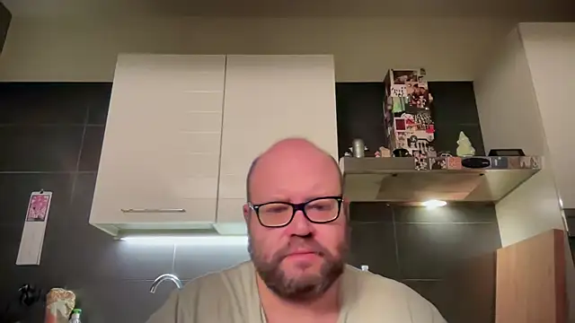 theitalianbear online show from April 24, 2:03 am