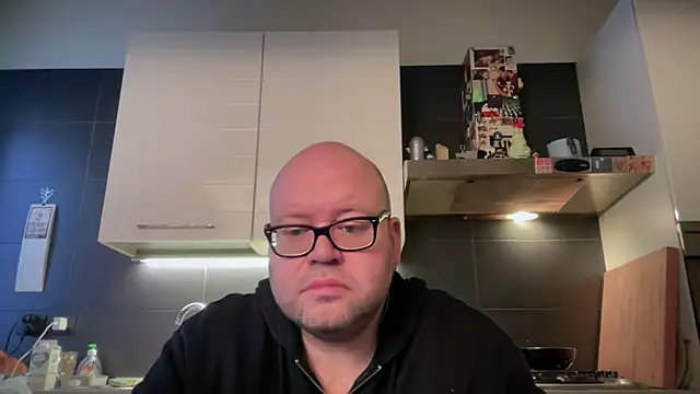 Snapshot of theitalianbear chatting on February 6, 6:18 am theitalianbear online show from February 6, 6:18 am
