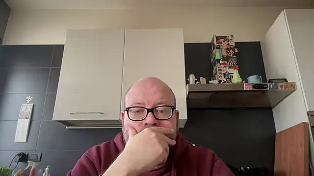 Snapshot of theitalianbear chatting on February 18, 11:44 am theitalianbear online show from February 18, 11:44 am