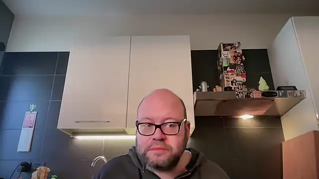 theitalianbear online show from February 11, 7:24 am