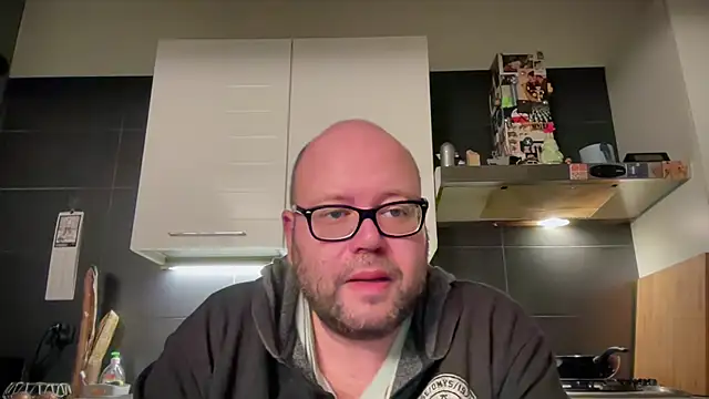 Snapshot of theitalianbear chatting on January 2, 5:18 pm theitalianbear online show from January 2, 5:18 pm