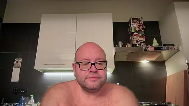 Snapshot of theitalianbear chatting on September 8, 10:31 pm theitalianbear online show from September 8, 10:31 pm