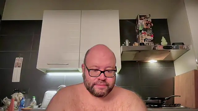 Snapshot of theitalianbear chatting on October 16, 3:36 am theitalianbear online show from October 16, 3:36 am
