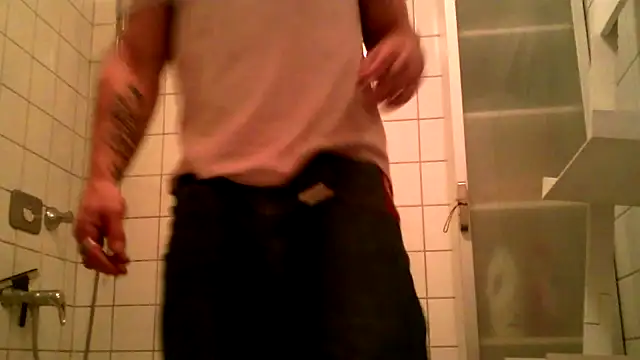 AthleticWomenizer2 online show from November 16, 10:56 pm