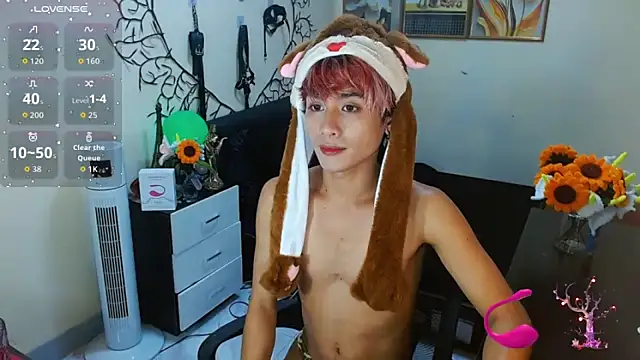 Snapshot of WildestTwink chatting on October 15, 7:21 pm WildestTwink online show from October 15, 7:21 pm