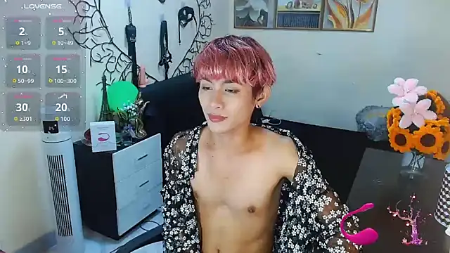 Snapshot of WildestTwink chatting on October 14, 6:48 pm WildestTwink online show from October 14, 6:48 pm