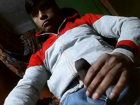 Snapshot of desiboy1101 chatting on January 7, 3:26 am desiboy1101 online show from January 7, 3:26 am