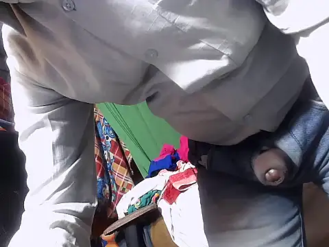 Snapshot of desiboy1101 chatting on January 29, 3:33 am desiboy1101 online show from January 29, 3:33 am