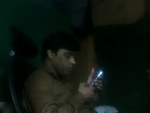 Snapshot of desiboy1101 chatting on September 23, 3:17 am desiboy1101 online show from September 23, 3:17 am