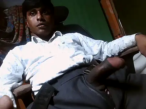 Snapshot of desiboy1101 chatting on March 16, 5:03 am desiboy1101 online show from March 16, 5:03 am