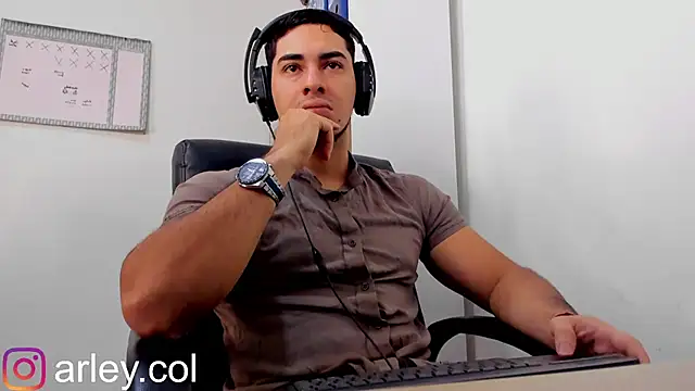 Snapshot of Dimitri_Colleman chatting on December 15, 2:30 am Dimitri Colleman online show from December 15, 2:30 am