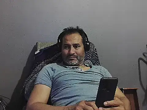 Snapshot of dantehot2020 chatting on January 25, 2:04 am dantehot2020 online show from January 25, 2:04 am