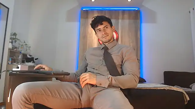 Andrew 4  online show from October 23, 3:21 am