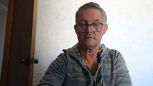 Snapshot of bigballnz chatting on March 4, 8:27 pm bigballnz online show from March 4, 8:27 pm