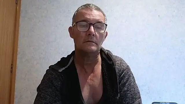 Snapshot of bigballnz chatting on February 7, 6:13 pm bigballnz online show from February 7, 6:13 pm