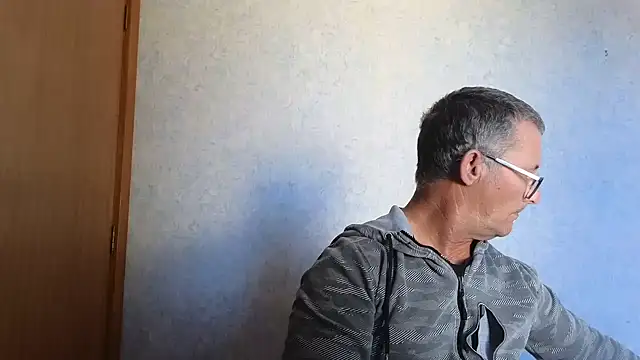 Snapshot of bigballnz chatting on February 26, 7:47 pm bigballnz online show from February 26, 7:47 pm