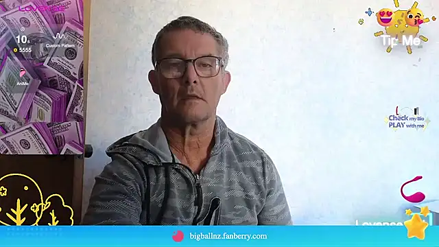 Snapshot of bigballnz chatting on March 5, 7:39 pm bigballnz online show from March 5, 7:39 pm