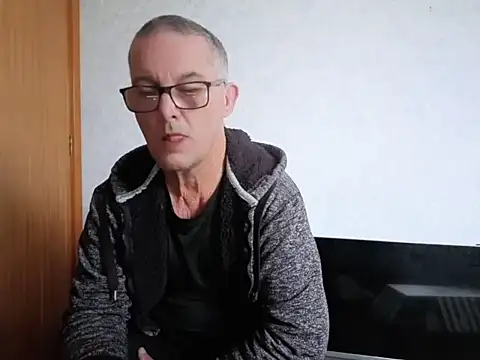 Snapshot of bigballnz chatting on September 23, 8:19 pm bigballnz online show from September 23, 8:19 pm
