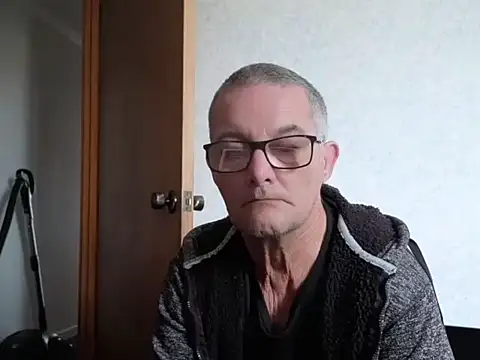 Snapshot of bigballnz chatting on October 2, 7:29 pm bigballnz online show from October 2, 7:29 pm