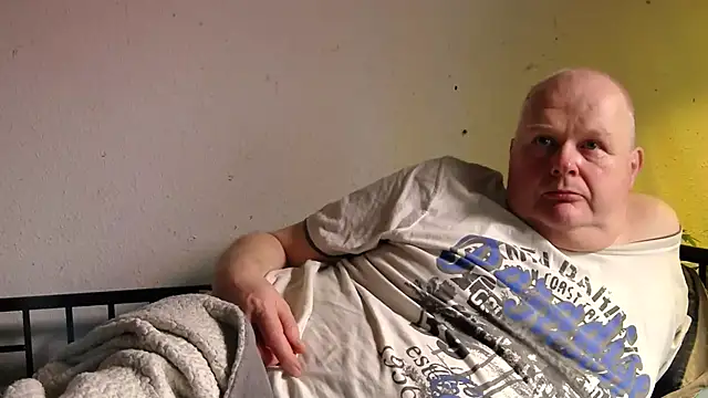 Snapshot of Vandrino chatting on March 8, 7:29 pm Vandrino online show from March 8, 7:29 pm