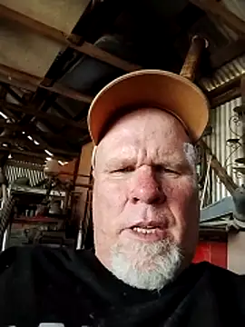 Reddog833 online show from April 19, 9:17 pm