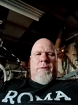 Reddog833 online show from April 24, 2:14 am