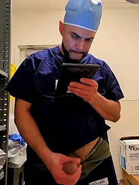 gardy8585 online show from February 1, 2:27 pm