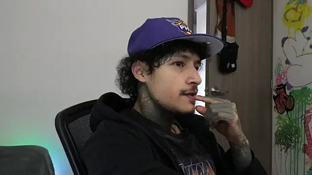 trieone online show from February 11, 4:12 pm