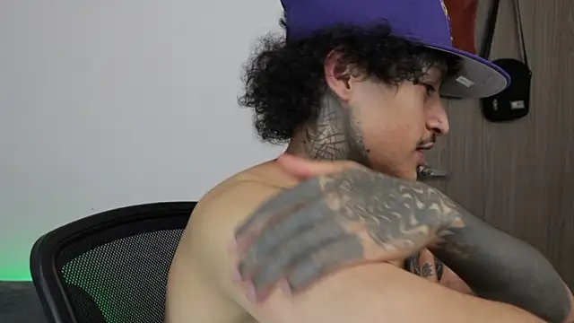 trieone online show from March 10, 2:06 am