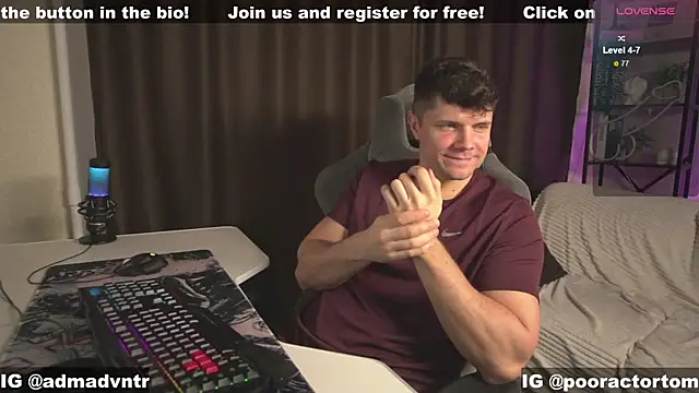 Snapshot of Rus_adventure7 chatting on February 6, 1:54 pm Rus adventure7 online show from February 6, 1:54 pm