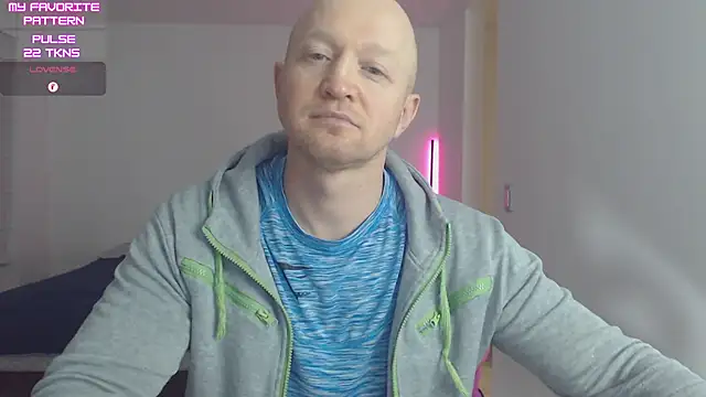 kevintyler69 online show from April 18, 1:40 am