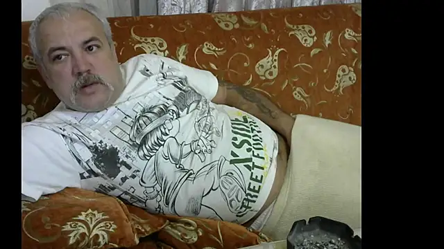 Snapshot of husoizmir chatting on February 8, 8:21 pm husoizmir online show from February 8, 8:21 pm
