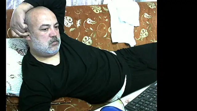 Snapshot of husoizmir chatting on December 20, 7:44 am husoizmir online show from December 20, 7:44 am