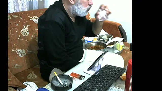 Snapshot of husoizmir chatting on January 15, 5:26 pm husoizmir online show from January 15, 5:26 pm