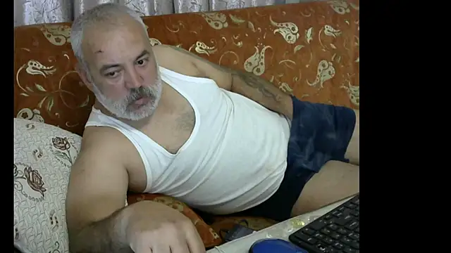 Snapshot of husoizmir chatting on January 8, 6:31 pm husoizmir online show from January 8, 6:31 pm