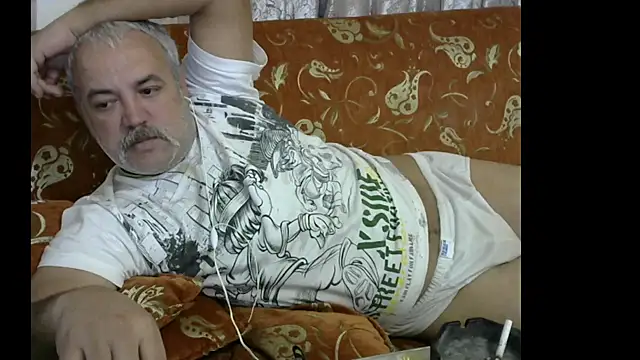 Snapshot of husoizmir chatting on February 10, 4:52 am husoizmir online show from February 10, 4:52 am