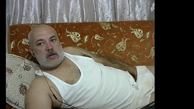 Snapshot of husoizmir chatting on December 19, 9:28 pm husoizmir online show from December 19, 9:28 pm