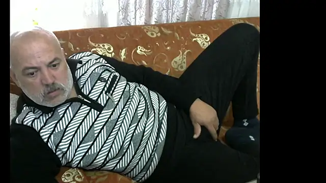 Snapshot of husoizmir chatting on December 19, 11:07 am husoizmir online show from December 19, 11:07 am