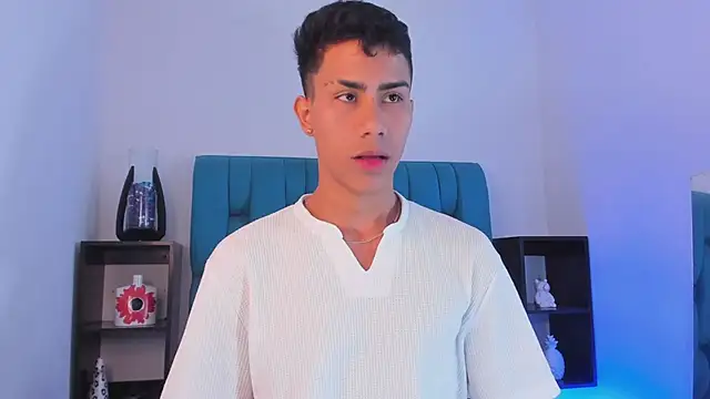 Snapshot of AlanNaughty chatting on December 22, 8:58 pm AlanNaughty online show from December 22, 8:58 pm