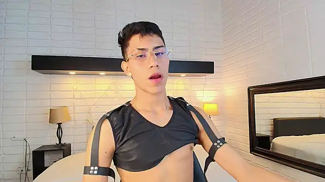 Snapshot of AlanNaughty chatting on January 7, 9:46 pm AlanNaughty online show from January 7, 9:46 pm