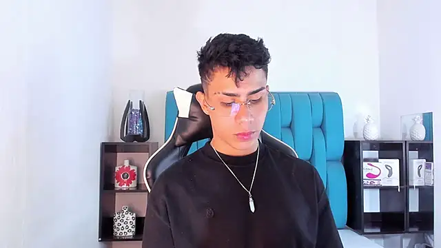 Snapshot of AlanNaughty chatting on February 26, 8:31 pm AlanNaughty online show from February 26, 8:31 pm