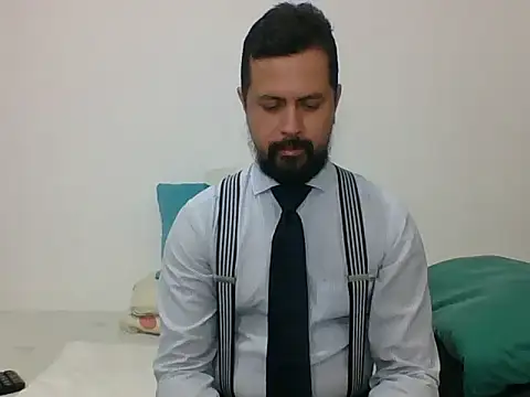 Snapshot of TRIISTAN_KING10 chatting on January 24, 8:43 pm TRIISTAN KING10 online show from January 24, 8:43 pm
