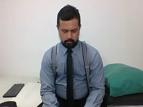 Snapshot of TRIISTAN_KING10 chatting on January 15, 7:01 pm TRIISTAN KING10 online show from January 15, 7:01 pm