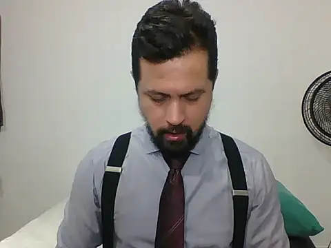 Snapshot of TRIISTAN_KING10 chatting on December 6, 3:11 pm TRIISTAN KING10 online show from December 6, 3:11 pm