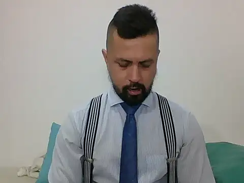 Snapshot of TRIISTAN_KING10 chatting on December 20, 8:12 pm TRIISTAN KING10 online show from December 20, 8:12 pm