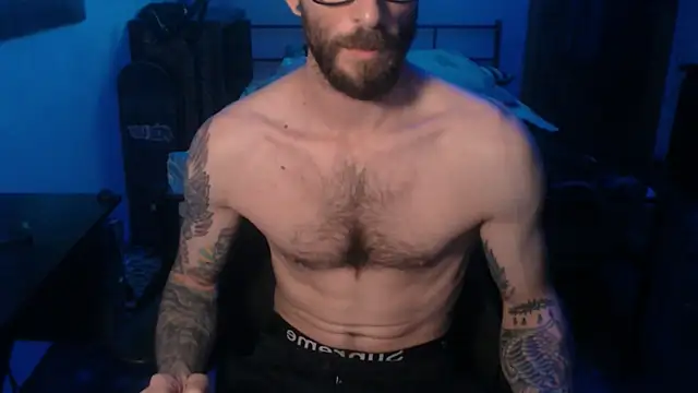 Snapshot of SexxxyLouis chatting on December 6, 9:02 pm SexxxyLouis online show from December 6, 9:02 pm