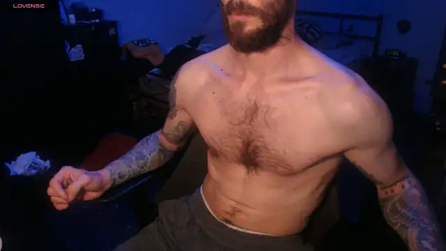 Snapshot of SexxxyLouis chatting on September 29, 6:15 pm SexxxyLouis online show from September 29, 6:15 pm