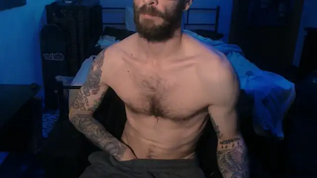 Snapshot of SexxxyLouis chatting on December 15, 9:53 pm SexxxyLouis online show from December 15, 9:53 pm