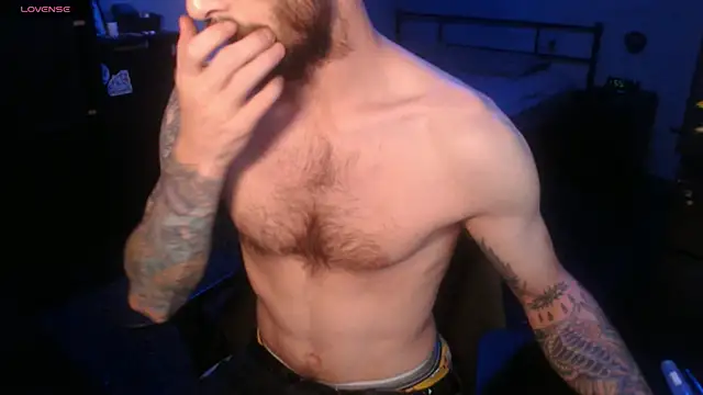 Snapshot of SexxxyLouis chatting on September 28, 10:24 am SexxxyLouis online show from September 28, 10:24 am
